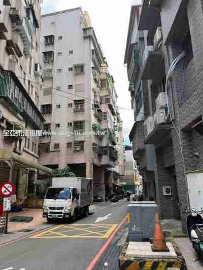 法拍新北市林口區台北小天地-仁愛路1段272巷-亞東法拍套房400.02萬
