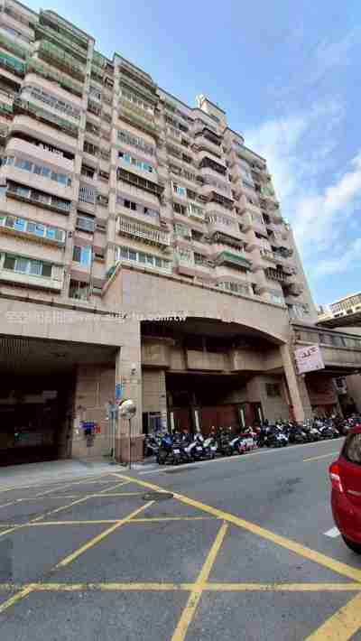 法拍新北市八里區麗景山水-中山路1段346號-亞東法拍電梯大樓561萬